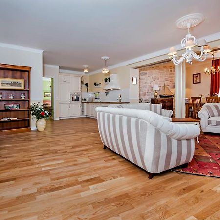 Adriatic Royal Sea View Apartment 로비니 외부 사진
